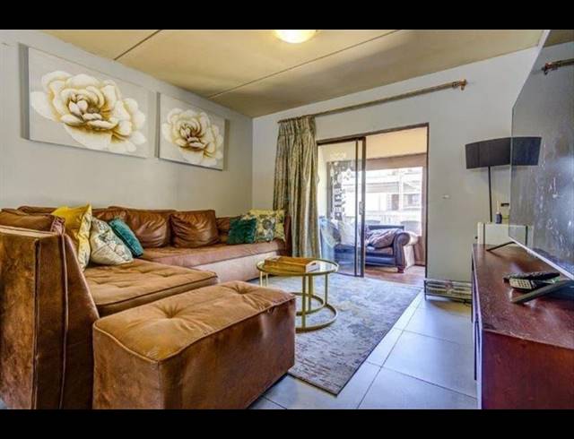 3 BEDROOM TOWNHOUSE FOR SALE IN POMONA